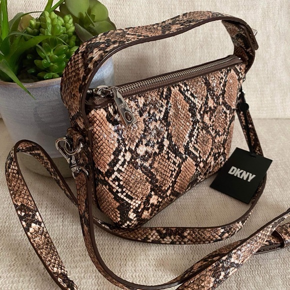 ❤️Final SALE❤️✨🆕✨Brand New DKNY Tania Crossbody Bag - Picture 1 of 8
